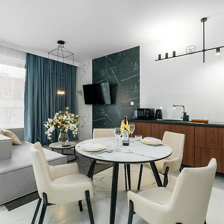 Apartments Poznan Chwaliszewo Residence With Free Garage By Noclegi Renters Extérieur photo