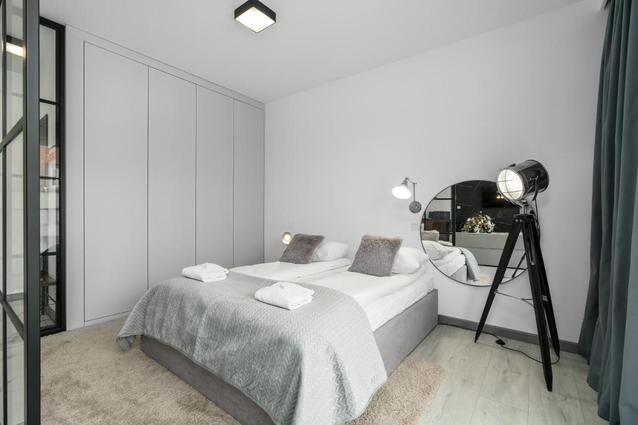 Apartments Poznan Chwaliszewo Residence With Free Garage By Noclegi Renters Extérieur photo